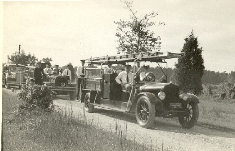 1946: parade at Leonard Hall SMVFA Convention